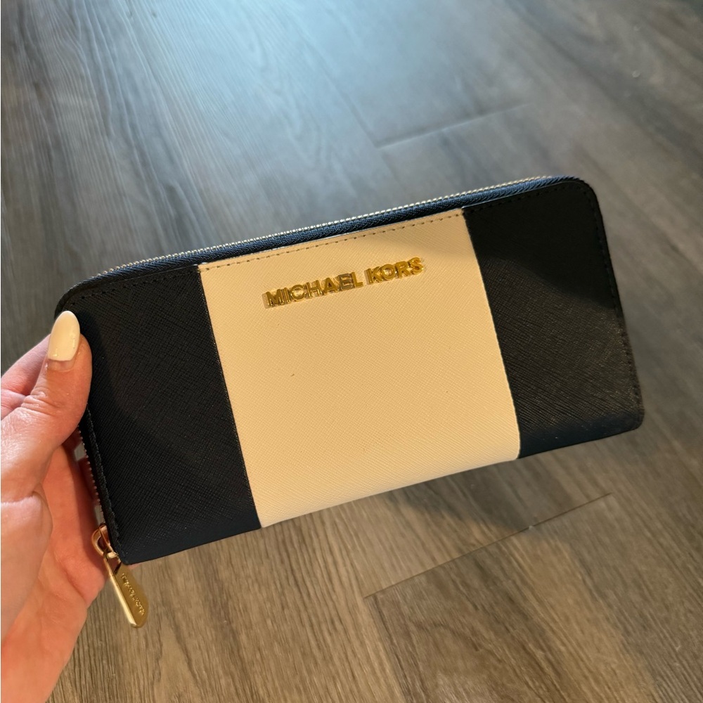 Michael Kors Two-Tone Black and Cream Wallet